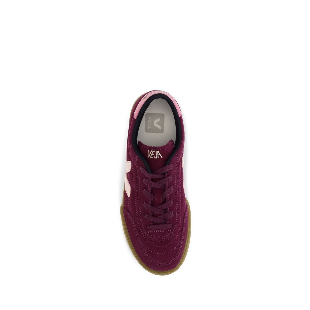 Sneakers by Veja for women in suede leather purple presents a sumptuous silhouette, artfully capturing the essence of the Women's Fashion Suede Leather Sneakers with its sumptuous fashion style design.