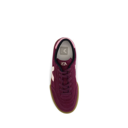 Sneakers by Veja for women in suede leather purple presents a sumptuous silhouette, artfully capturing the essence of the Women's Fashion Suede Leather Sneakers with its sumptuous fashion style design.