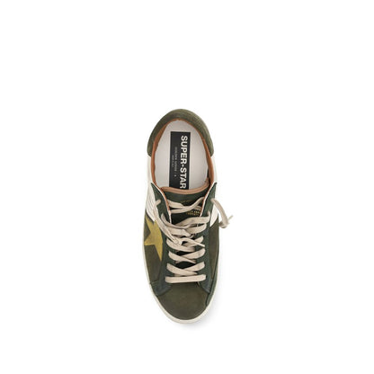 Sneakers by Golden Goose for men in bos taurus calf suede leather bicolour, mustard & signature features a chic design, perfectly showcasing the chic fashion style of this Star Men's Fashion Bos Taurus Calf Suede Leather Sneakers.