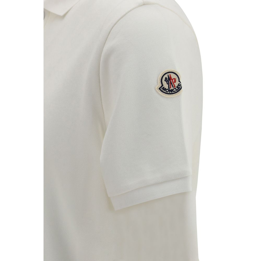 Polo Shirt by Moncler for men in cotton white presents a crisp silhouette, artfully detailed with a crisp and crisp .
