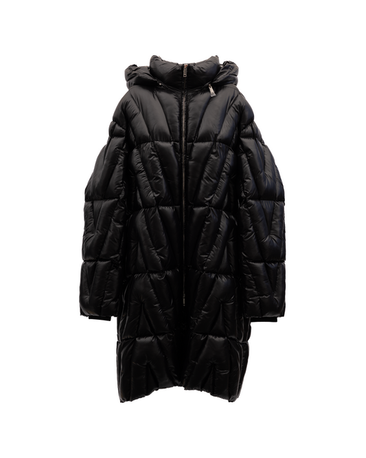 Overcoat by Valentino Garavani for women in wool black features a contemporary silhouette showcasing a contemporary and refined for a sophisticated finish.
