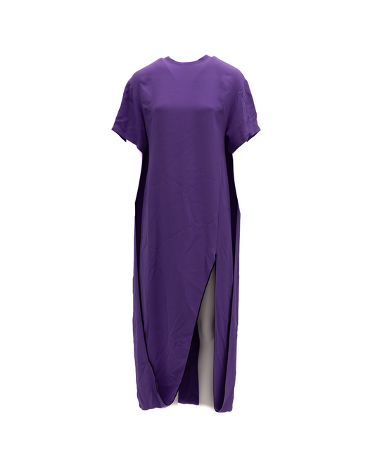 Dress by Valentino Garavani for women in lace purple features an magnificent silhouette, artfully detailed with a magnificent and that flows into an magnificent long.