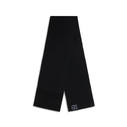 Scarf by Dolce & Gabbana for men in virgin wool black presents a cosy silhouette, artfully capturing the sophisticated design and premium aesthetic of the Virgin Wool Fringes Scarf.