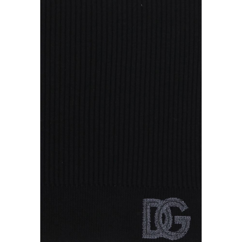 Scarf by Dolce & Gabbana for men in virgin wool black showcases a eye catching silhouette, artfully capturing the essence of the eye catching Virgin Wool Fringes Scarf design for a sophisticated look.