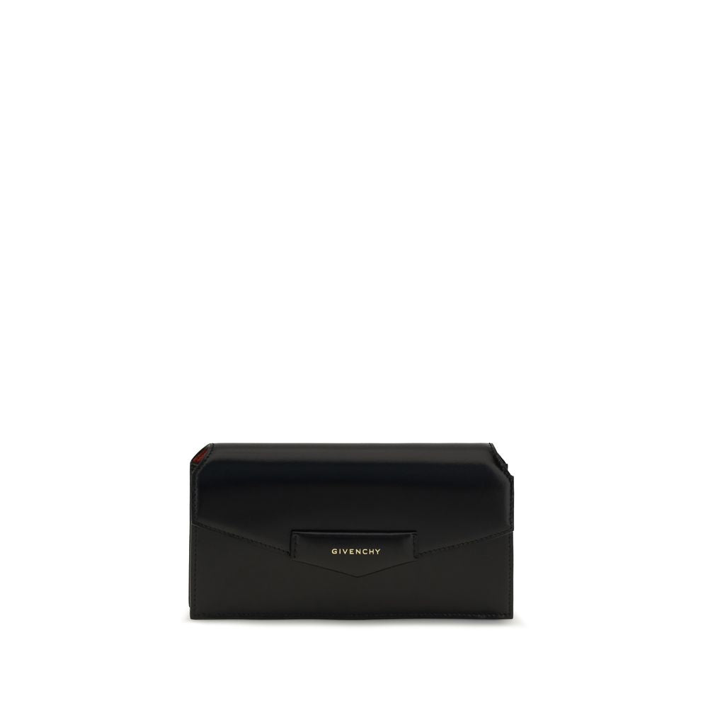 Cardholder Wallet by Givenchy for women in bos taurus calfskin leather black, gold & signature showcases a discerning silhouette, artfully capturing the essence of Antigona Bos Taurus Calfskin Leather Cardholder Wallet with its functional card-organization.