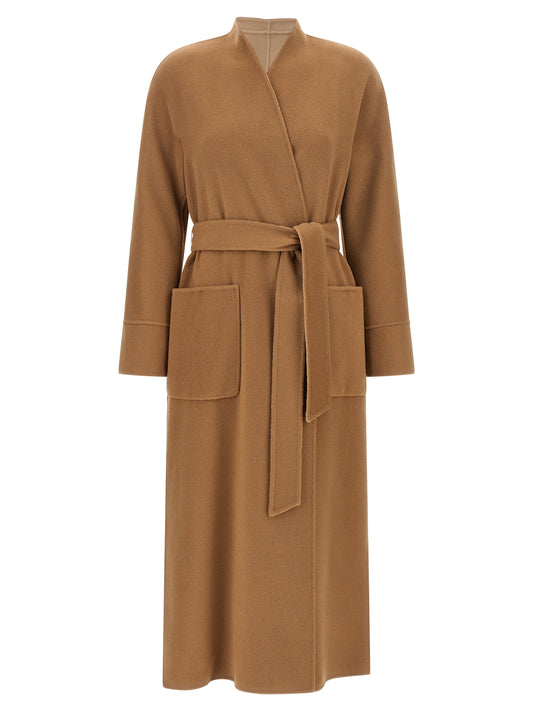 Overcoat by Max Mara for women in wool beige showcases a architectural silhouette, artfully detailed with a distinctive and functional pockets for a architectural finish.
