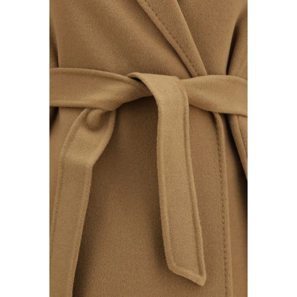 Overcoat by Max Mara for women in cashmere & capra leather purple showcases a enveloping silhouette, detailed with distinctive pockets and a enveloping .