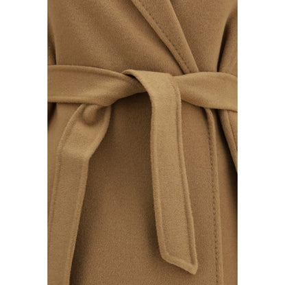 Overcoat by Max Mara for women in cashmere & capra leather purple showcases a enveloping silhouette, detailed with distinctive pockets and a enveloping .