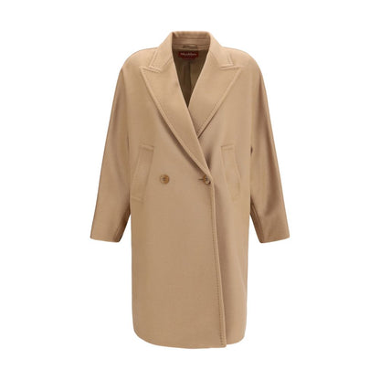 Overcoat by Max Mara for women in wool beige showcases a architectural silhouette, artfully detailed with a distinctive double-breasted neckline and functional pockets for a architectural finish.