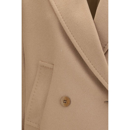 Overcoat by Max Mara for women in wool beige showcases a enveloping silhouette, detailed with distinctive pockets and a enveloping double-breasted neckline.