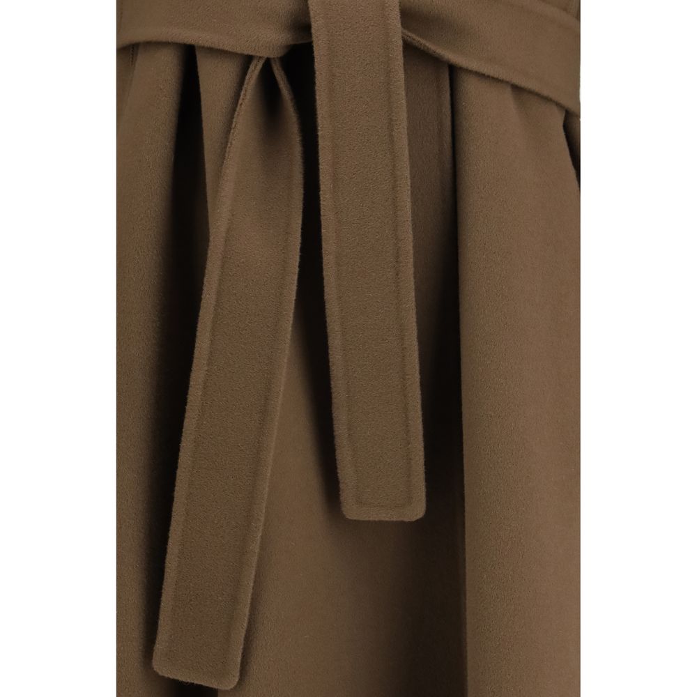 Overcoat by S Max Mara for women in virgin wool brown showcases a enveloping silhouette, detailed with distinctive pockets and a enveloping wrap neckline.