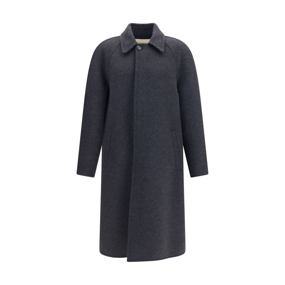 Overcoat by Valentino Garavani for men in wool & silk gray presents a luxurious silhouette, showcasing a luxurious and sophisticated pockets for a premium, luxurious look.