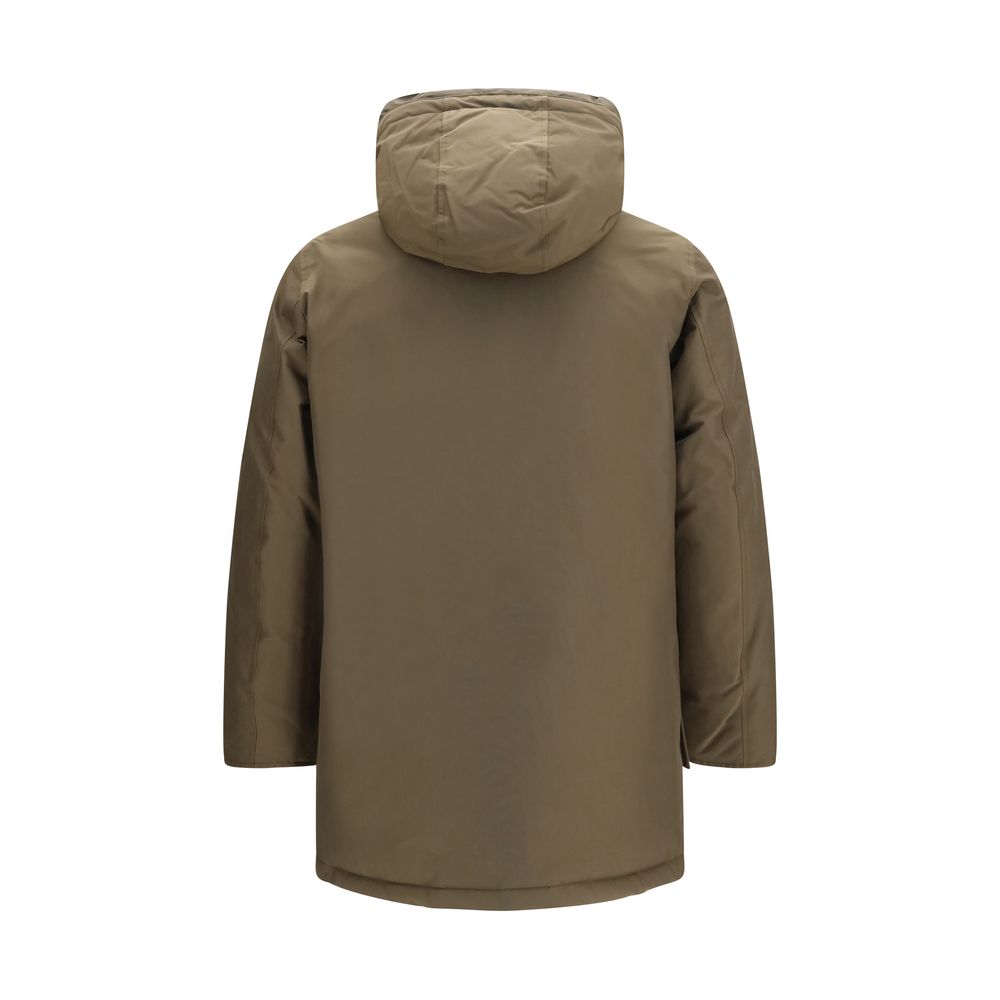 Parka by Woolrich for men in polyamide cotton duck & goose down bicolour features a modern silhouette, showcasing a sophisticated hooded high-collar neckline and premium pockets, hooded & insulated for a truly modern finish.