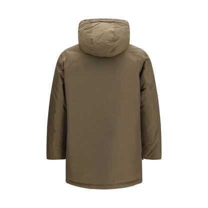 Parka by Woolrich for men in polyamide cotton duck & goose down bicolour features a modern silhouette, showcasing a sophisticated hooded high-collar neckline and premium pockets, hooded & insulated for a truly modern finish.