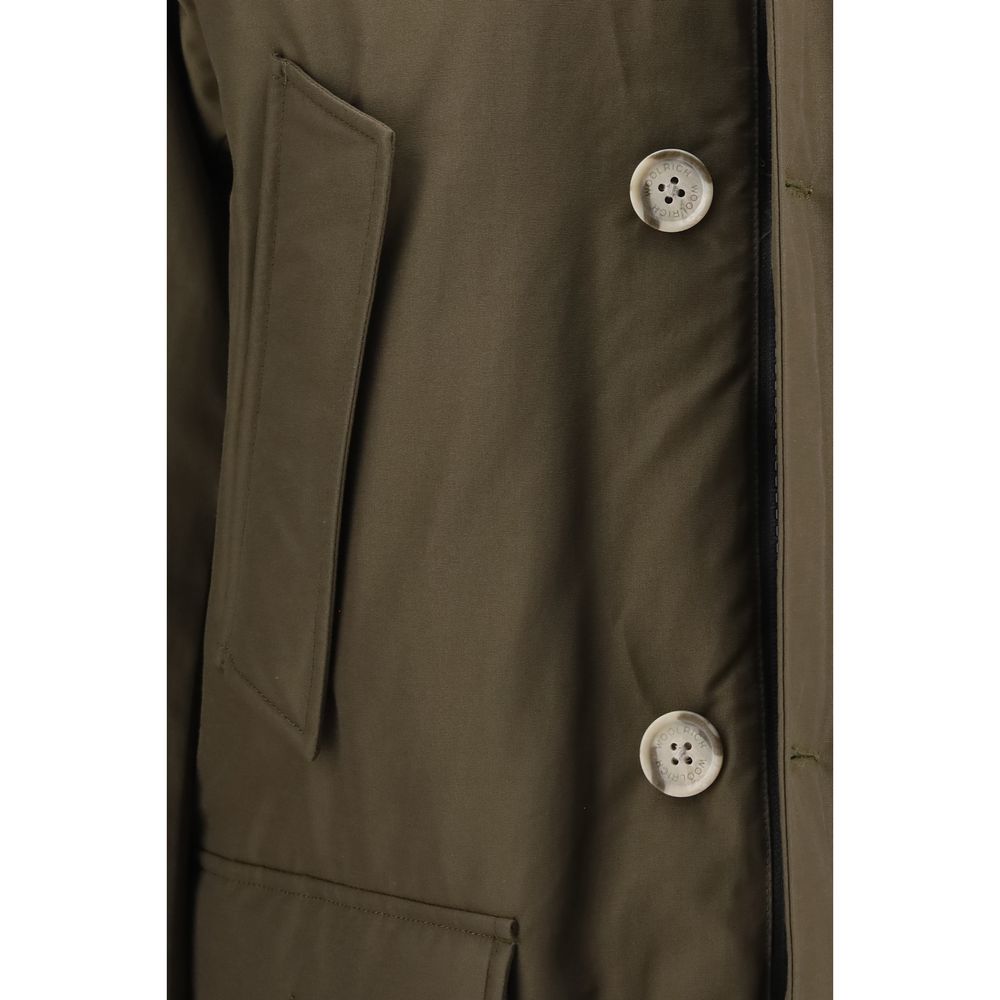 Parka by Woolrich for men in polyamide cotton duck & goose down bicolour, presenting a cosy silhouette with distinctive pockets, hooded & insulated and a refined .