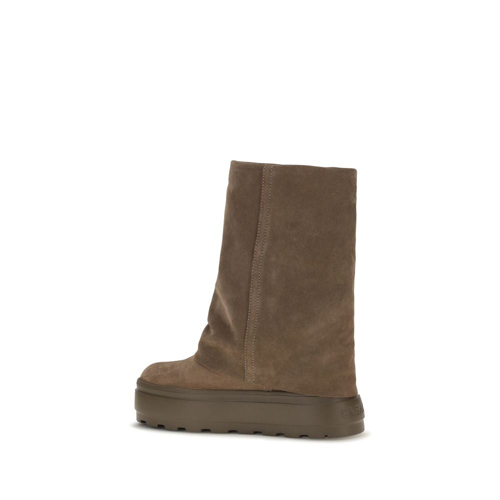 Flat Boots by Casadei for women in bos taurus suede calfskin leather brown features an enchanting design from the Women's Bos Taurus Suede Calfskin Leather Flat Boots collection, highlighting a enchanting flat and for a refined look.