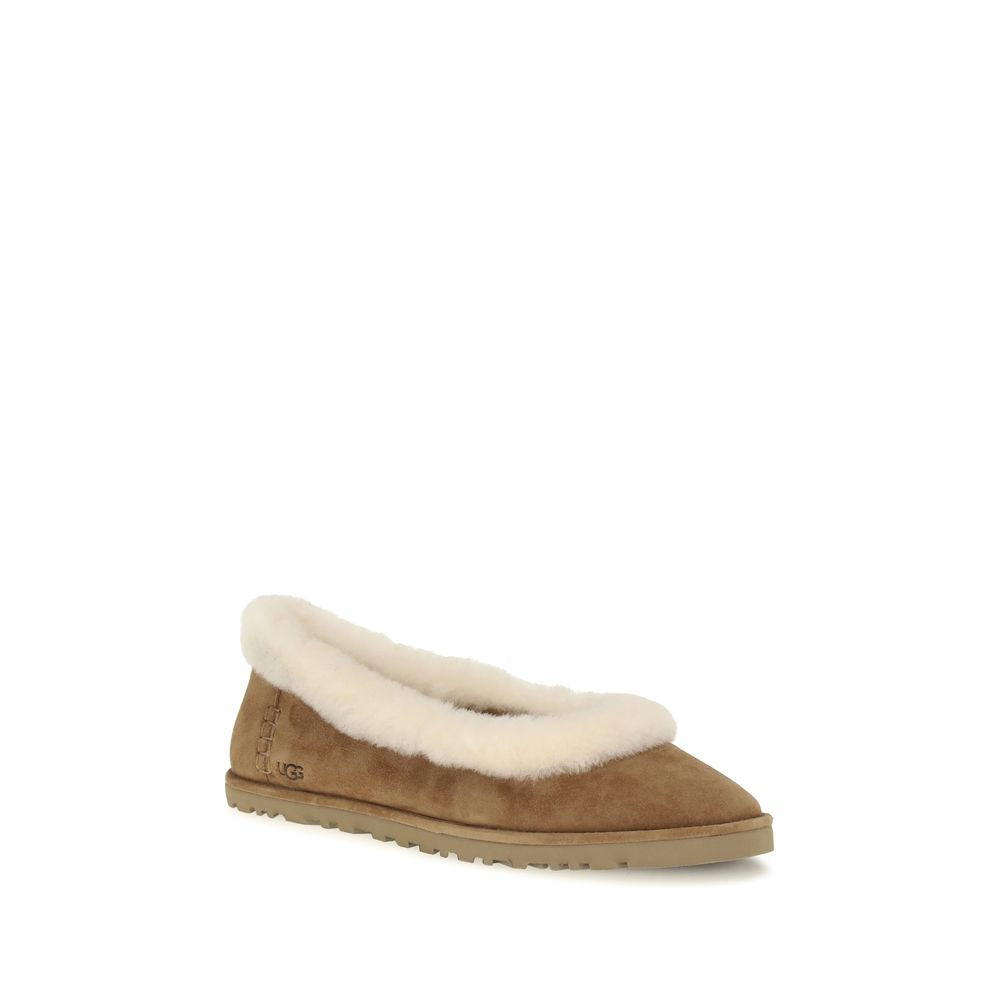 Ballet Flat Shoes by UGG for women in eva suede leather beige showcases a enchanting silhouette as part of the Women's EVA Suede Leather Ballet Flat Shoes collection, defined by a enchanting and for a enchanting look.