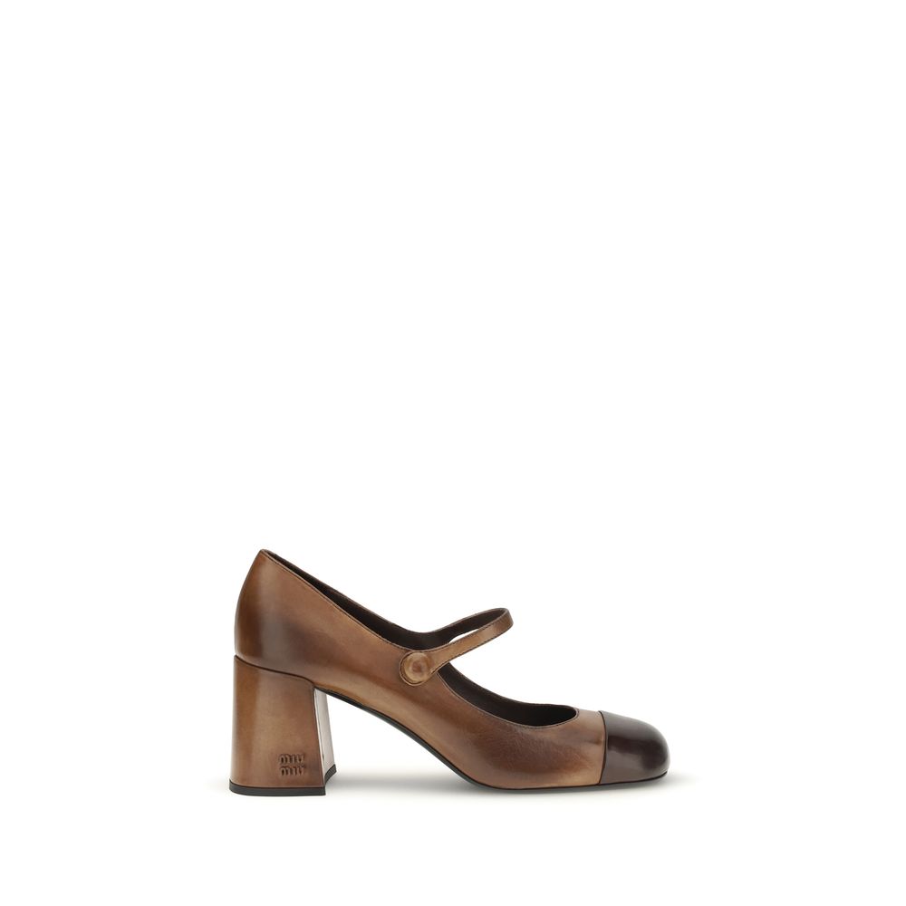 Ballet Mary-Jane Flat Shoes by Miu Miu for women in bos taurus calfskin leather black & brown features an captivating silhouette, showcasing the captivating style of the Women's Bos Taurus Calfskin Leather Ballet Mary-Jane Flat Shoes with its distinct and refined cap toe style.