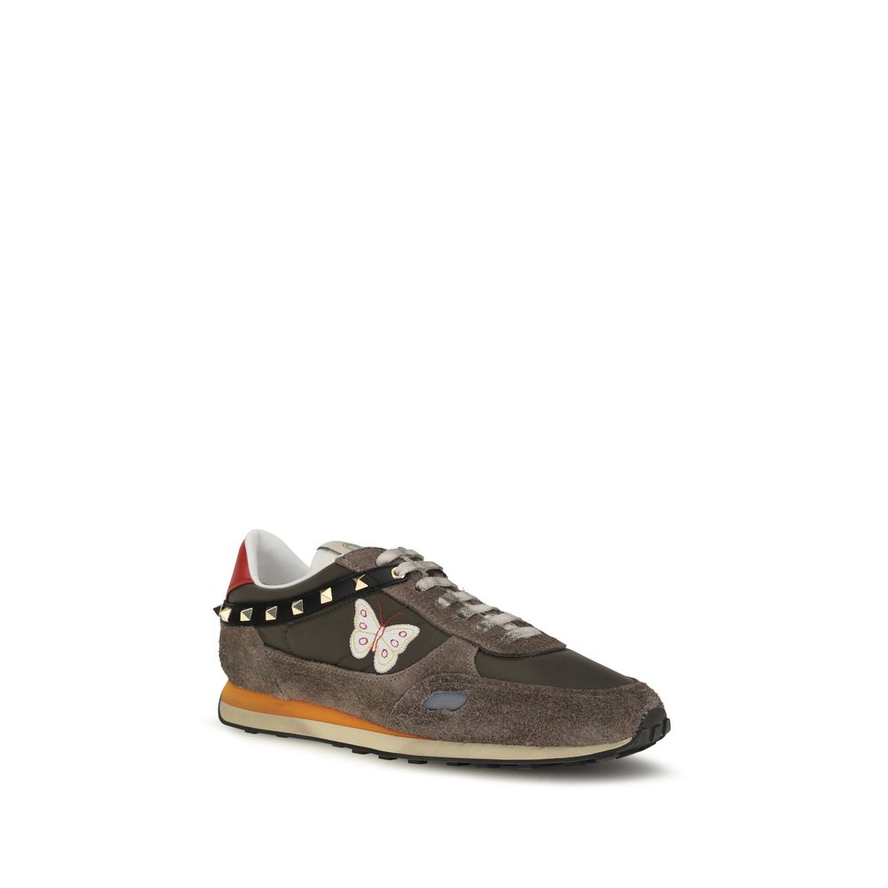 Sneakers by Valentino Garavani for men in bos taurus suede calf leather & nylon brown presents a impeccable silhouette as Men's Low Top Bos Taurus Suede Calf Leather & Nylon Sneakers, expertly defined by a impeccable low-top style for a impeccable, high-fashion look.