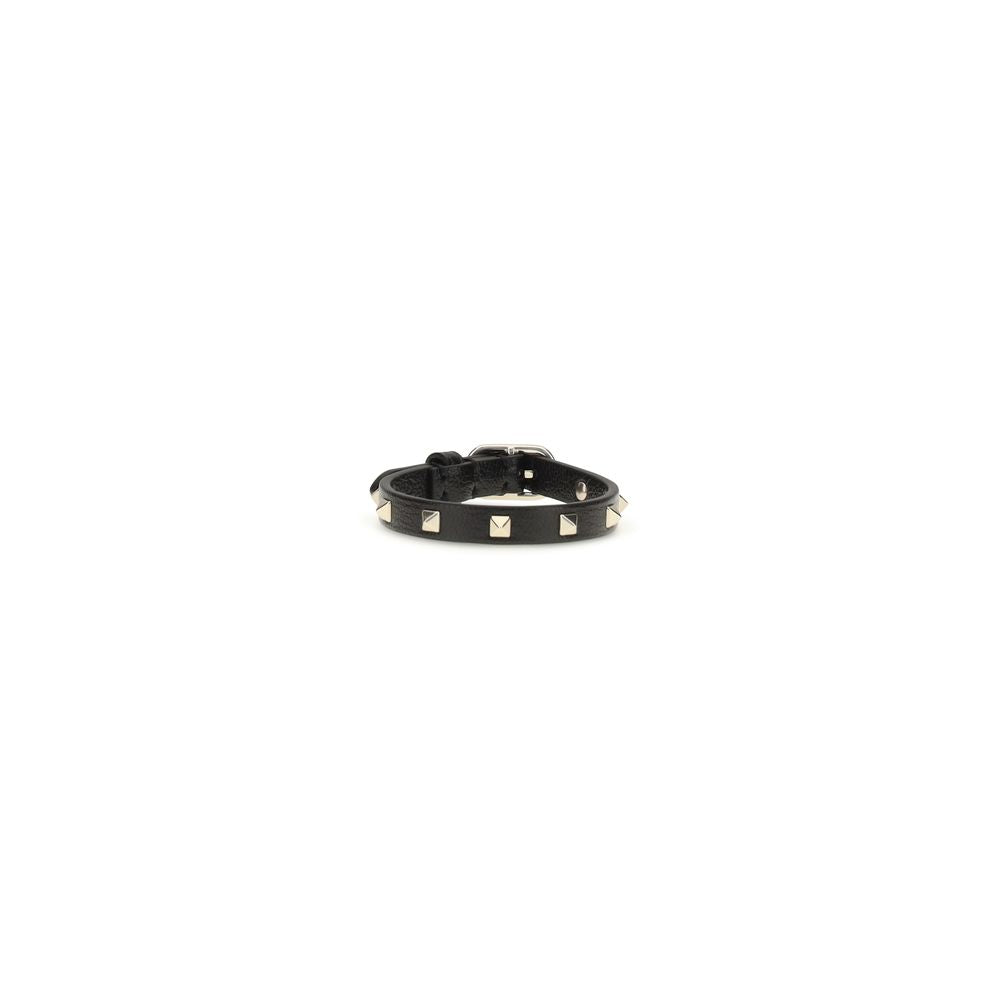 This Bracelet by Valentino Garavani for women in bos taurus calfskin leather and black & gold showcases a exquisite silhouette, highlighting the intricate from the Rockstud Women's Bos Taurus Calfskin Leather Bracelet collection for a exquisite aesthetic.