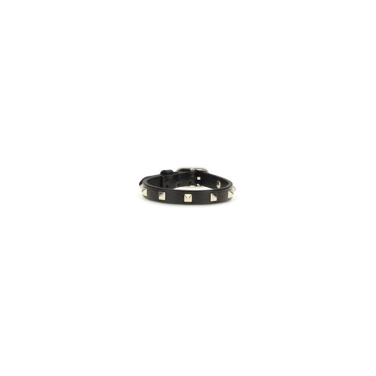 This Bracelet by Valentino Garavani for women in bos taurus calfskin leather and black & gold showcases a exquisite silhouette, highlighting the intricate from the Rockstud Women's Bos Taurus Calfskin Leather Bracelet collection for a exquisite aesthetic.