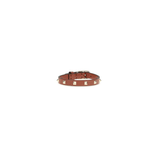 Bracelet by Valentino Garavani for women in bos taurus calfskin leather brown & gold showcases a luminous , artfully capturing the essence of the luminous Rockstud Women's Bos Taurus Calfskin Leather Bracelet collection.