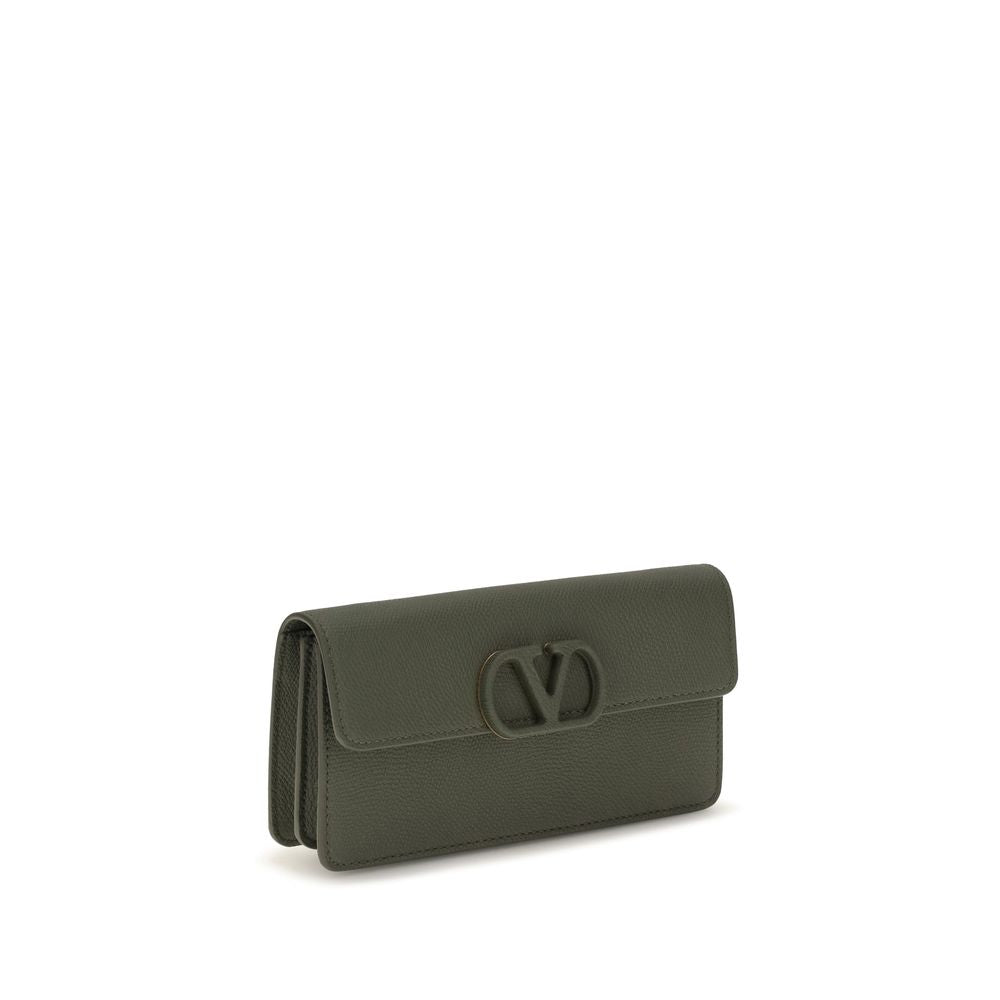 Cardholder Wallet by Valentino Garavani for women in bos taurus calfskin nappa leather bicolour & signature presents a streamlined silhouette, showcasing the sophisticated design of the V Logo Bos Taurus Calfskin Nappa Leather Cardholder Wallet collection with functional card-organization chain.