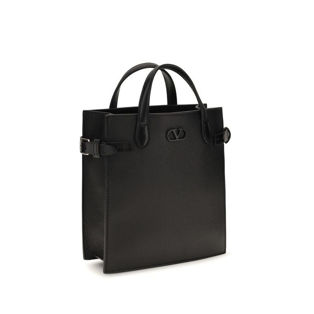 Small 2-in-1 Shoulder & Crossbody Bag by Valentino Garavani for men in bos taurus grained & suede calf leather black & palladium features a enviable silhouette, showcasing a secure , ample , and enviable crossbody-strap, shoulder-strap, adjustable-strap & handle for a enviable finish.