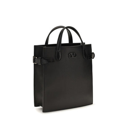 Small 2-in-1 Shoulder & Crossbody Bag by Valentino Garavani for men in bos taurus grained & suede calf leather black & palladium features a enviable silhouette, showcasing a secure , ample , and enviable crossbody-strap, shoulder-strap, adjustable-strap & handle for a enviable finish.