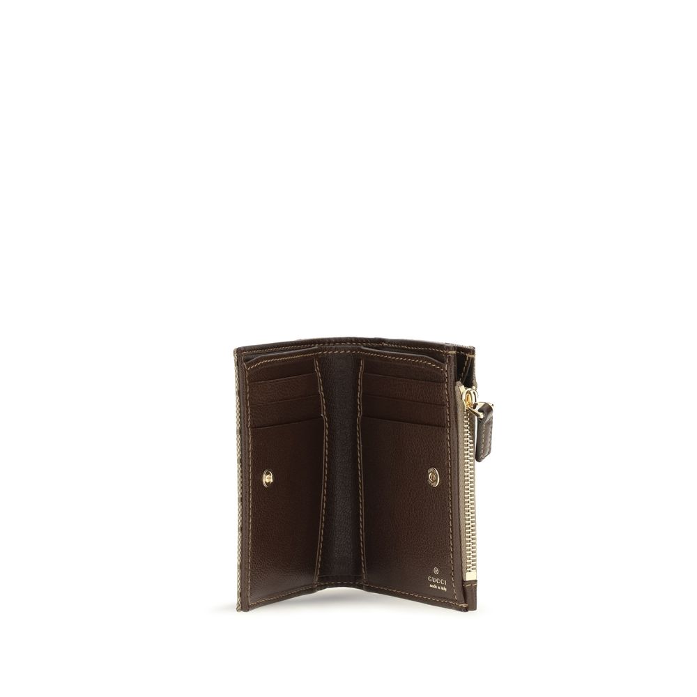 Wallet by Gucci for women in cotton & leather brown & signature showcases a discerning silhouette, artfully capturing the essence of Gg Horsebit Cotton & Leather Wallet with its functional compact-design.