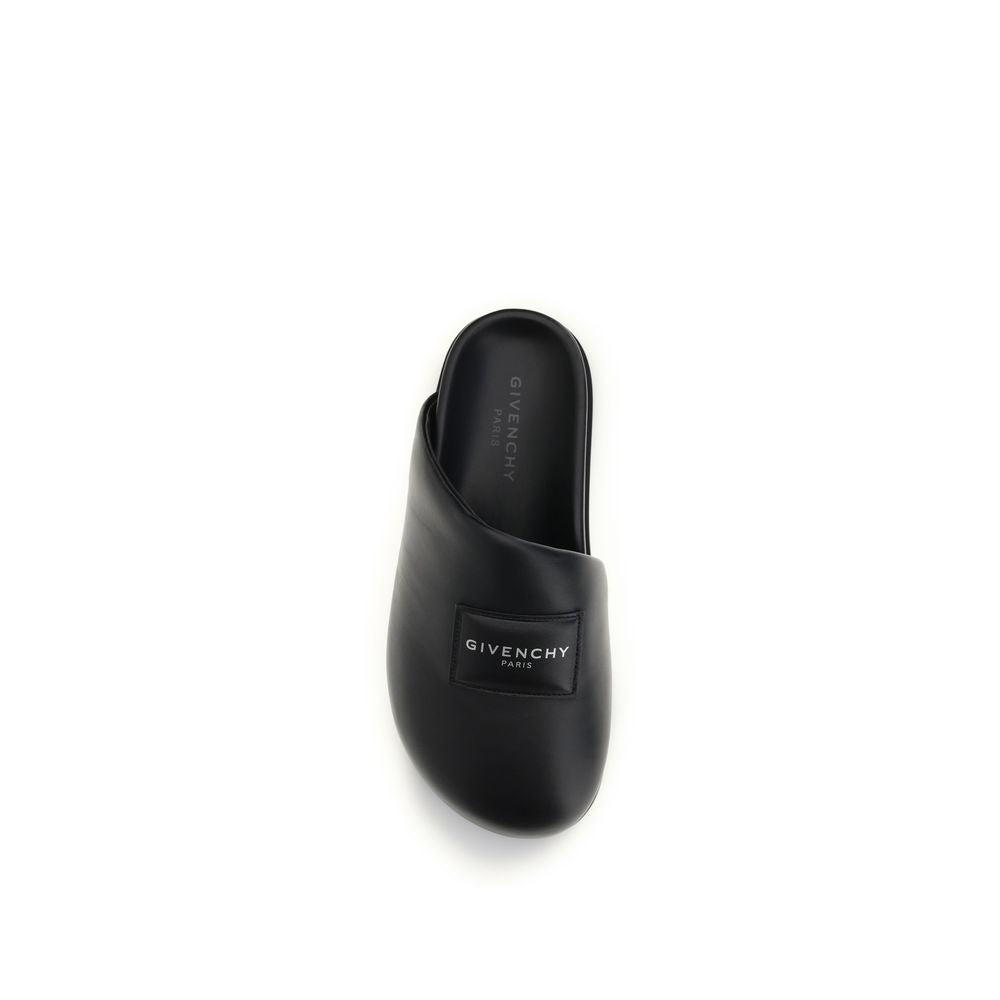 Mules Flat Shoes by Givenchy for women in bos taurus calf & lambskin leather black & signature features an captivating silhouette, showcasing the captivating style of the Women's Bos Taurus Calf & Lambskin Leather Mules Flat Shoes with its distinct and refined .