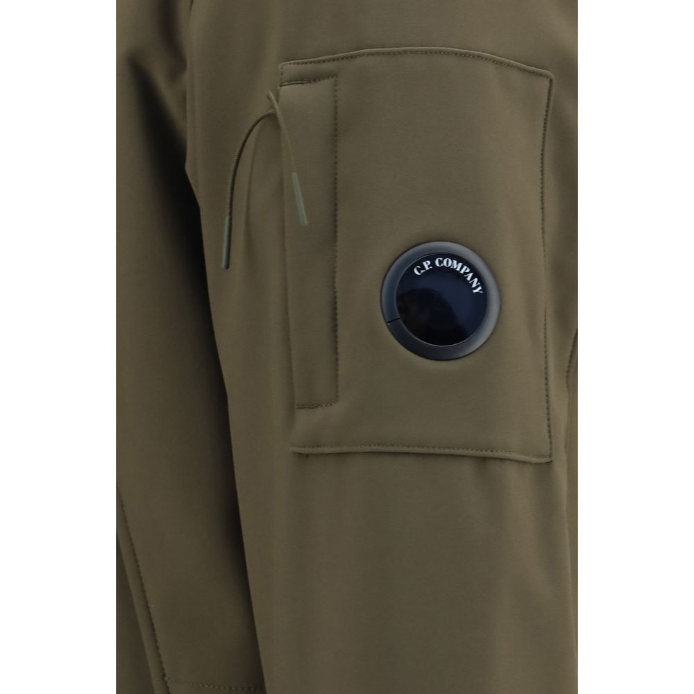 This Hooded Parka by C.P. Company for men in polyamide & polyester bicolour presents a enveloping silhouette, meticulously detailed with thermal, pockets, hooded, insulated & windproof and a enveloping .