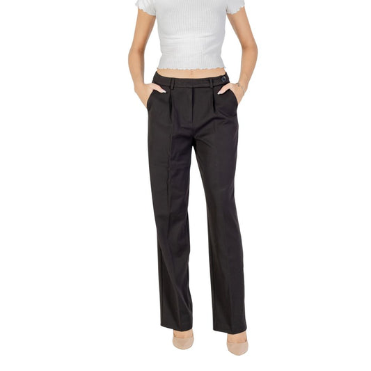 Trousers by Only for women in stretch polyester & viscose black features a tailored silhouette with a tailored straight-leg, relaxed-fit & cigarette, defined by its long and a sophisticated high rise.