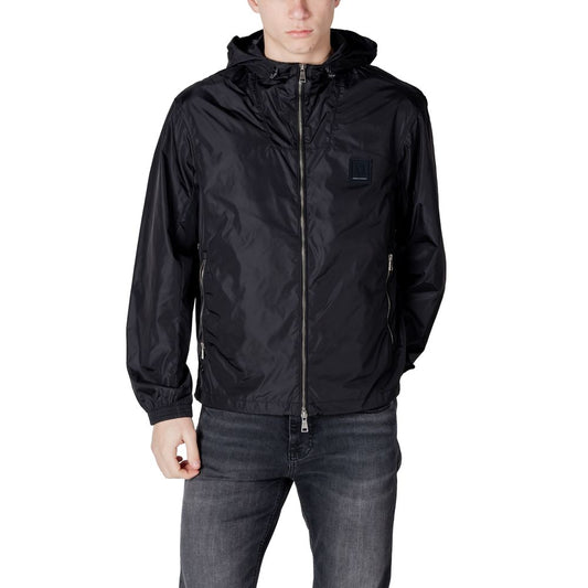 Hooded Rain Coat by Armani Exchange for men in polyamide black features an impenetrable silhouette, perfectly blending lightweight, pockets, hooded & water-resistant with a sophisticated hooded neckline for a impenetrable finish.