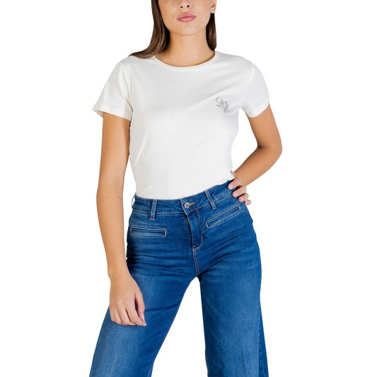 T-Shirt by Liu Jo for women in cotton white showcases a fashionable silhouette, elegantly detailed with a fashionable short-sleeve and for a sophisticated, high-fashion look.