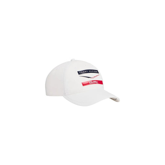 This Baseball Cap by Tommy Hilfiger for men in polyester white & chevron presents a distinguished silhouette, meticulously showcasing the signature aesthetic and high-end profile of the Polyester Baseball Cap.