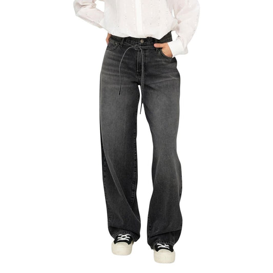Jeans by Only for women in denim cotton black presents a tailored silhouette, showcasing a tailored straight, regular-fit & mom and long cut with a refined mid rise for a truly tailored aesthetic.