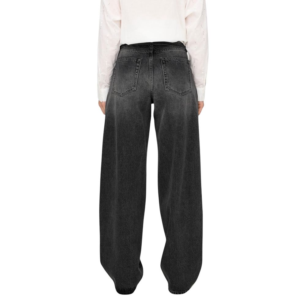Jeans by Only for women in denim cotton black features an sophisticated mid rise and straight, regular-fit & mom with a precise long, creating a sophisticated and sophisticated silhouette.