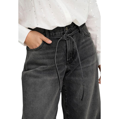 Jeans by Only for women in denim cotton black features a polished silhouette with a polished straight, regular-fit & mom, reaching a polished long and finished with a polished mid rise.