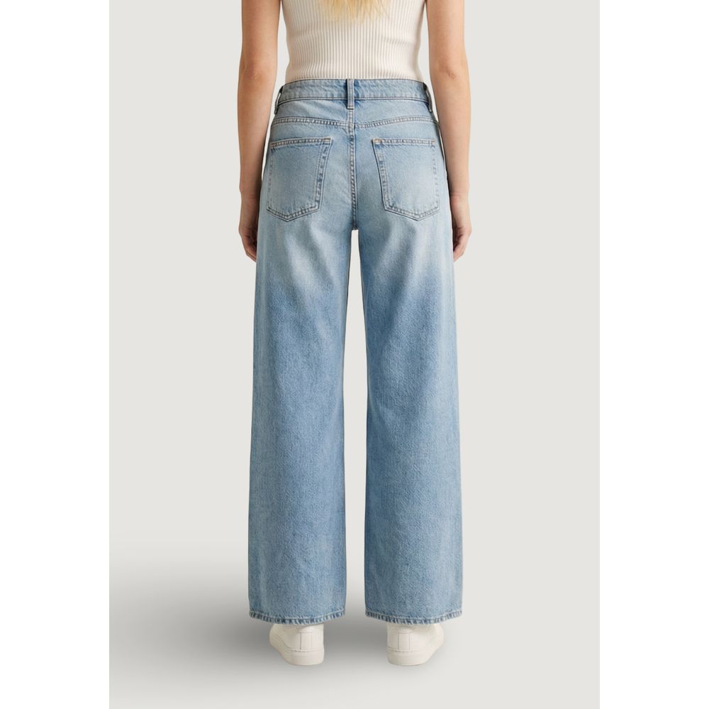 Jeans by Only for women in denim cotton light-blue features a refined silhouette with a refined relaxed-fit, regular-fit, wide & mom, defined by a high rise and a refined long for a refined finish.