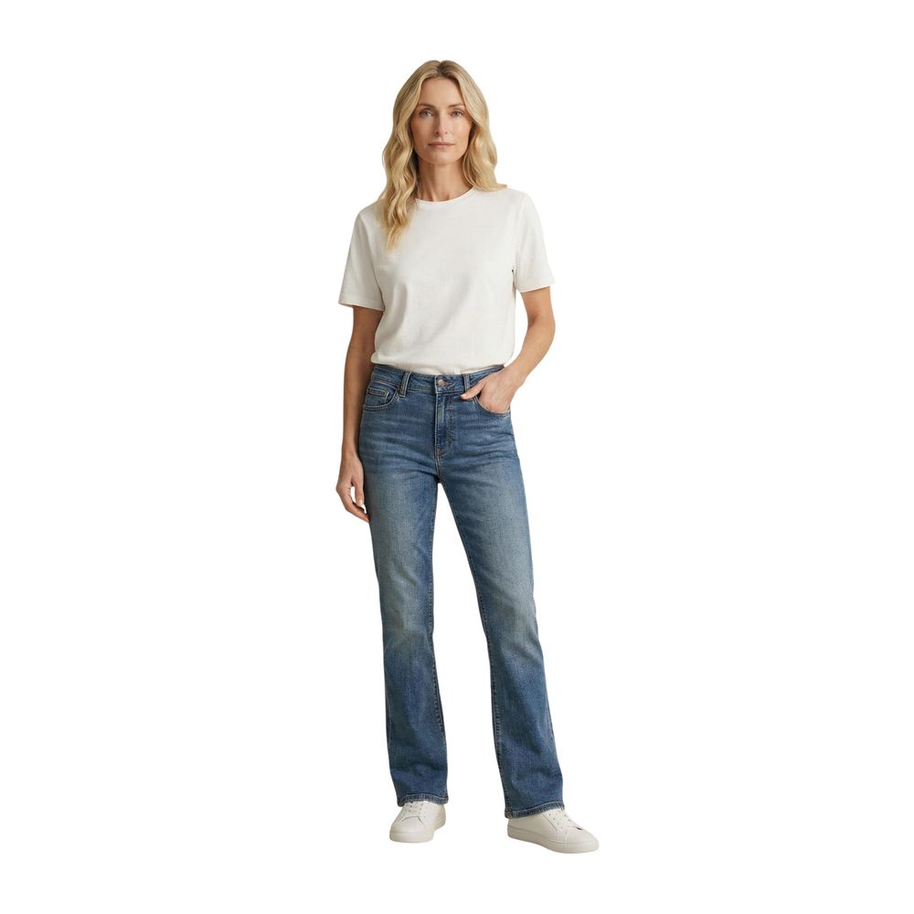 Jeans by Levi's for women in stretch denim cotton blue features an sophisticated high rise and bootcut with a precise long, creating a sophisticated and sophisticated silhouette.