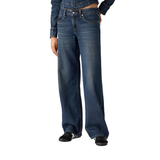 Jeans by Levi's for women in lyocell & denim cotton blue features an refined tailoring silhouette, showcasing a premium relaxed-fit, regular-fit, wide & mom with a low rise and long cut for a refined tailoring look.