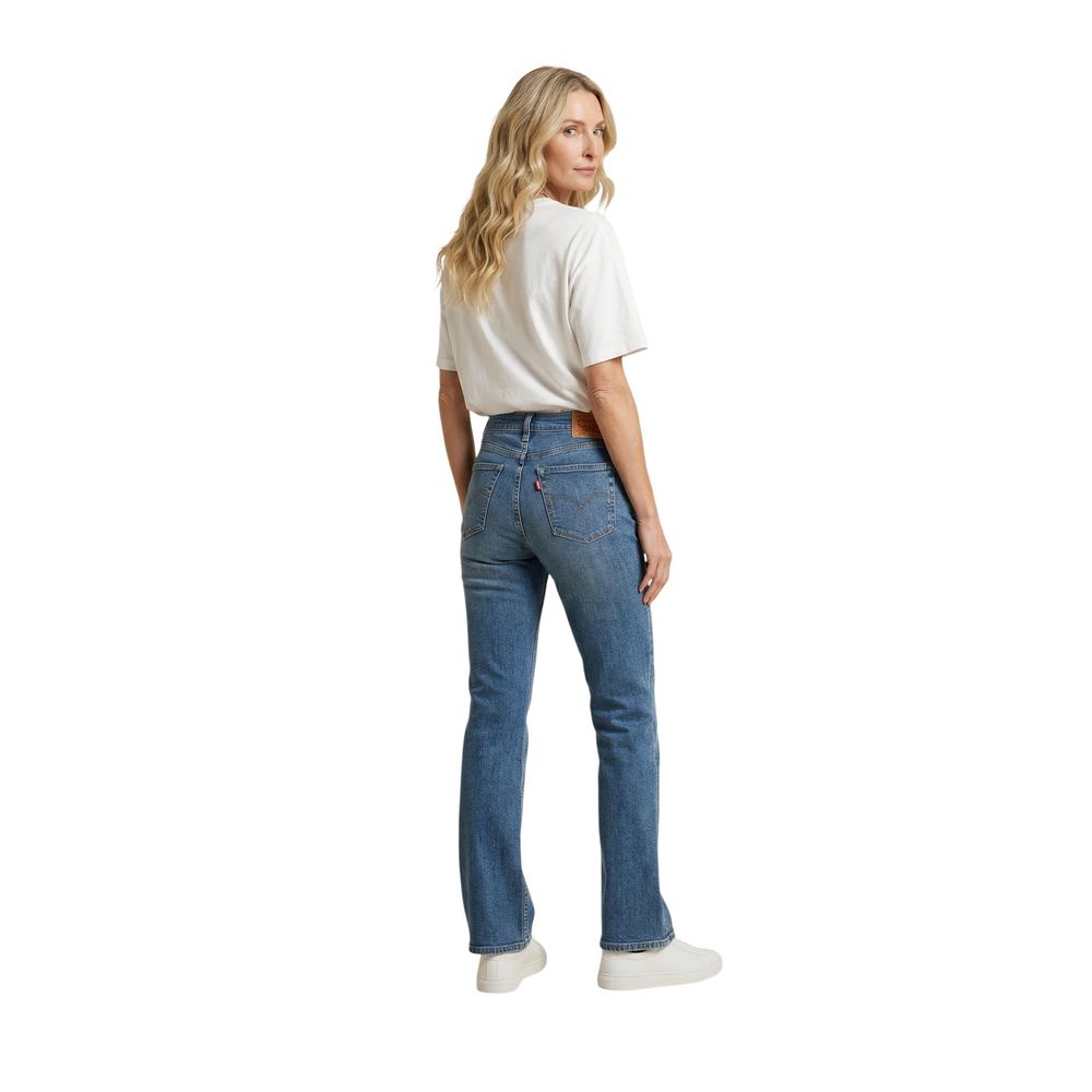 Jeans by Levi's for women in stretch denim cotton blue features an sartorial bootcut and long with a high rise cut for a sartorial finish.