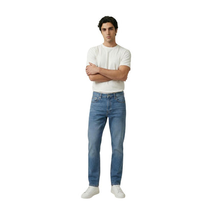 Jeans by Levi's for men in stretch denim cotton blue features an refined tailoring silhouette, showcasing a premium skinny & slim with a and long cut for a refined tailoring look.