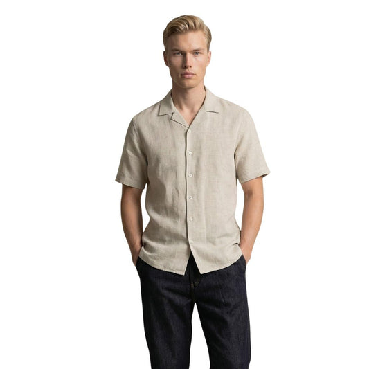 Shirt by Gianni Lupo for men in linen beige showcases a sharp silhouette, elegantly detailed with a sharp and sharp short-sleeve.
