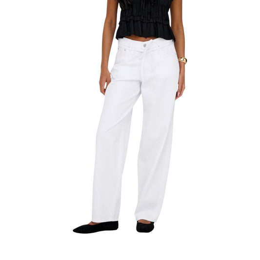 Jeans by Only for women in denim cotton natural & white features an sophisticated mid rise and straight-leg, regular-fit & mom with a precise long, creating a sophisticated and sophisticated silhouette.