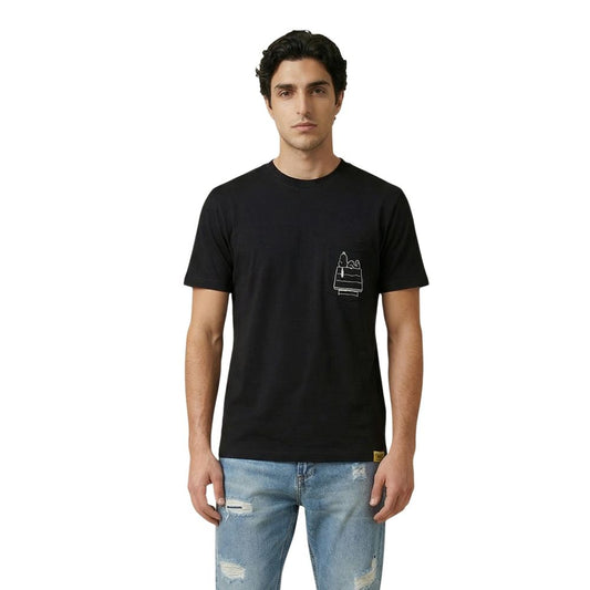 T-Shirt by Only & Sons for men in cotton black & print showcases a dramatic silhouette, elegantly detailed with a dramatic and for a truly dramatic finish.