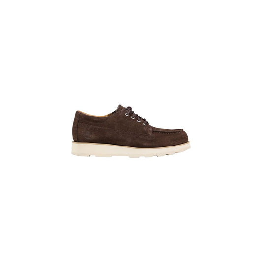 Lace-Up Shoes by Timberland for men in suede leather & rubber brown showcases a impeccable silhouette as Men's Suede Leather & Rubber Lace-Up Shoes, artfully designed with a impeccable and refined for a impeccable finish.