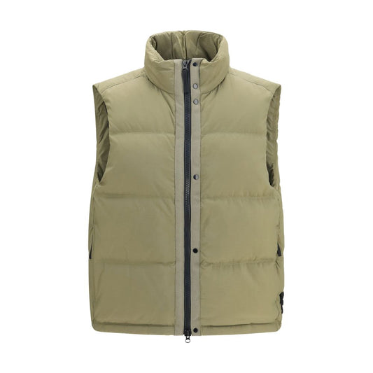 Vest by Stone Island for men in cordura cotton nylon & duck down bicolour showcases a dynamic silhouette, perfectly balancing lightweight, pockets & insulated with a dynamic stand-collar neckline for a sophisticated, high-fashion look.