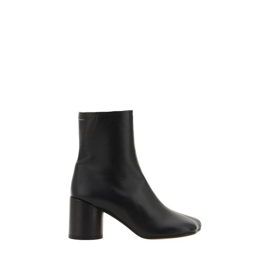 Ankle Boots by MM6 for women in bos taurus calf leather black features an dynamic silhouette, showcasing the dynamic Women's Bos Taurus Calf Leather Ankle Boots design with its distinctive and elegant square toe style.